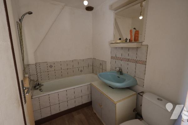 Exclusivité.
Ensemble immobilier comprenant 2 maisons, actuellement louées 450 €/mois chacune.