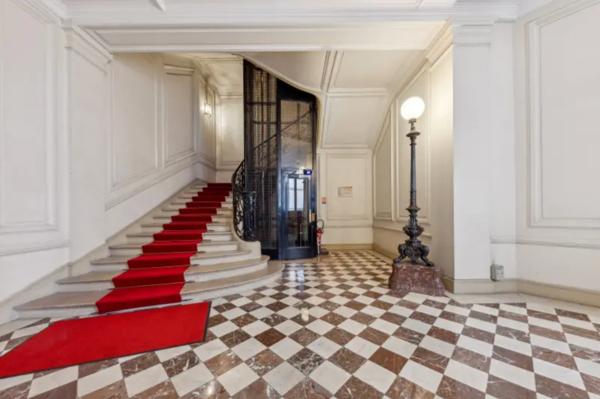 PARIS 8 - PARC MONCEAU / HAUSSMANN - BUREAUX D ENVIRON 400 M2