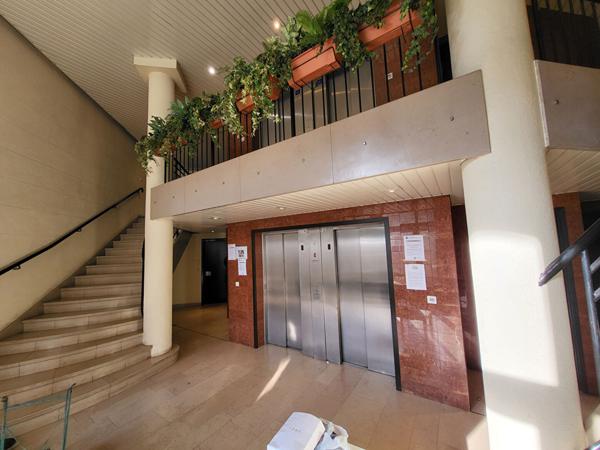 Puteaux limite Suresnes: Appartement de 2 pièces de 58m² avec balcon, cave et Parking