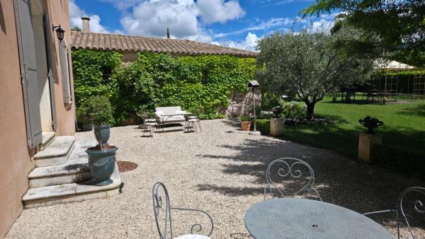 84340, MALAUCENE, A 5 mn à pied du centre-village, BASTIDE DE 8 PIECES DE 203 M² sur 1815 m² de TERRAIN clos avec Piscine