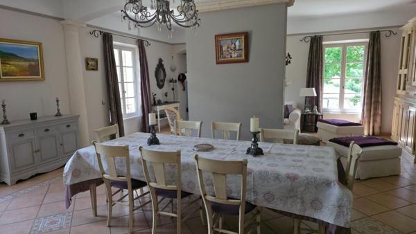 84340, MALAUCENE, A 5 mn à pied du centre-village, BASTIDE DE 8 PIECES DE 203 M² sur 1815 m² de TERRAIN clos avec Piscine