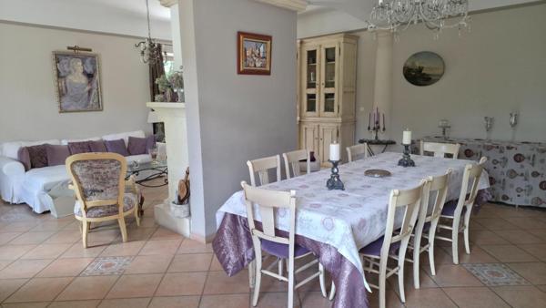 84340, MALAUCENE, A 5 mn à pied du centre-village, BASTIDE DE 8 PIECES DE 203 M² sur 1815 m² de TERRAIN clos avec Piscine