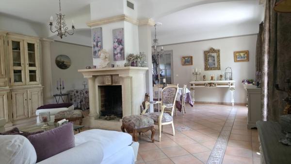 84340, MALAUCENE, A 5 mn à pied du centre-village, BASTIDE DE 8 PIECES DE 203 M² sur 1815 m² de TERRAIN clos avec Piscine