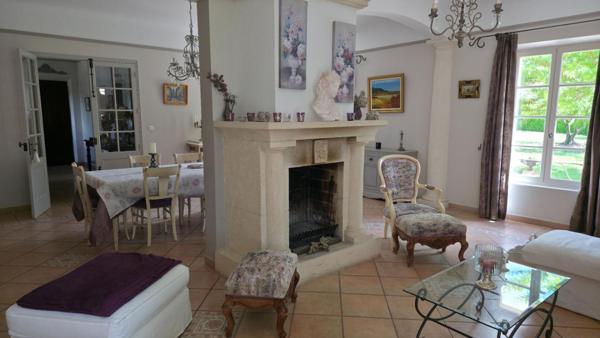 84340, MALAUCENE, A 5 mn à pied du centre-village, BASTIDE DE 8 PIECES DE 203 M² sur 1815 m² de TERRAIN clos avec Piscine