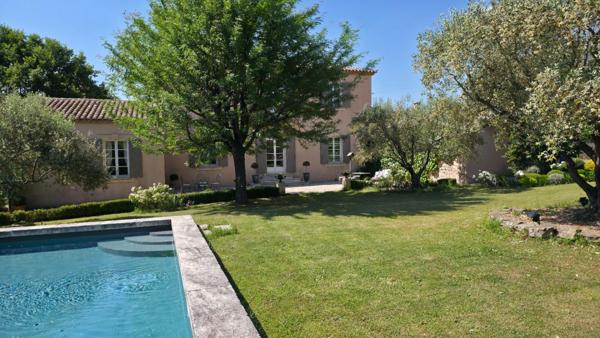 84340, MALAUCENE, A 5 mn à pied du centre-village, BASTIDE DE 8 PIECES DE 203 M² sur 1815 m² de TERRAIN clos avec Piscine