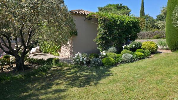 84340, MALAUCENE, A 5 mn à pied du centre-village, BASTIDE DE 8 PIECES DE 203 M² sur 1815 m² de TERRAIN clos avec Piscine