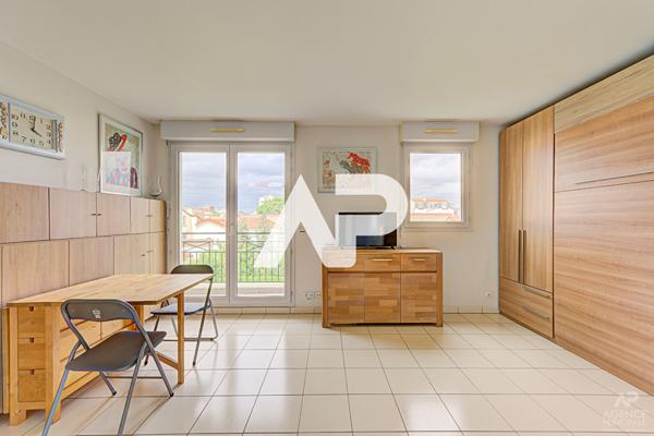 Appartement Rueil-Malmaison 1 pièce(s) 25 m2 €200 000 ** - Référence 19898