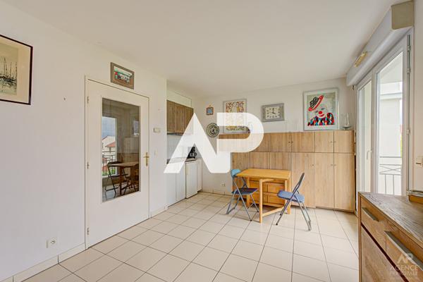 Appartement Rueil-Malmaison 1 pièce(s) 25 m2 €200 000 ** - Référence 19898