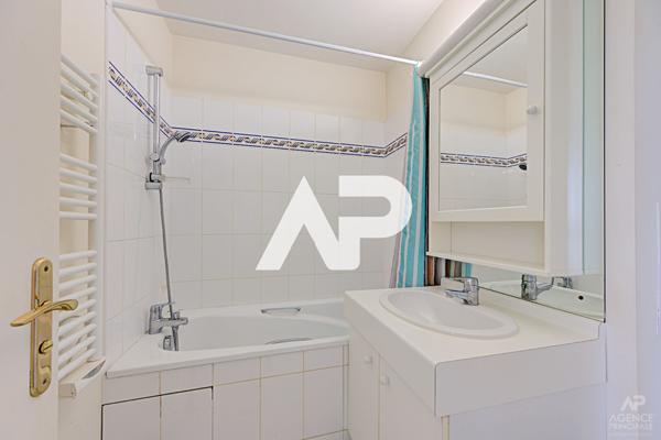 Appartement Rueil-Malmaison 1 pièce(s) 25 m2 €200 000 ** - Référence 19898