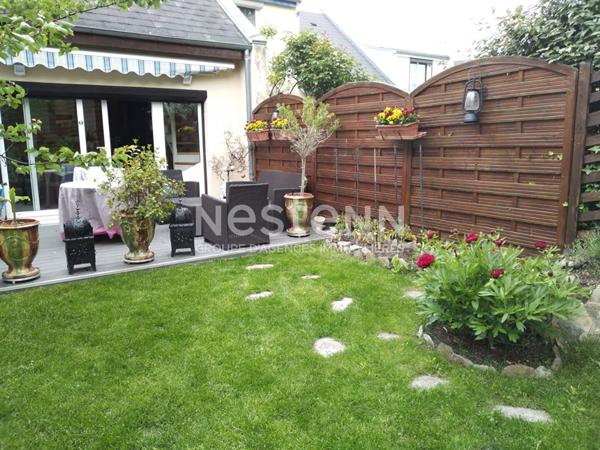 REIMS MAISON DE VILLE AVEC JARDIN ET GARAGES