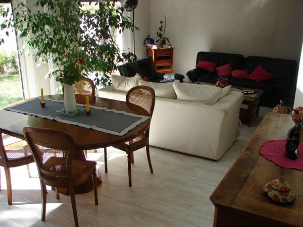 REIMS MAISON DE VILLE AVEC JARDIN ET GARAGES