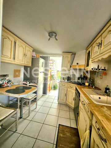 REIMS MAISON DE VILLE AVEC JARDIN ET GARAGES