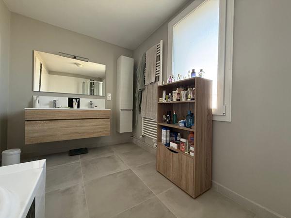 Maison rénovée de 95 m2 avec jardin de 362 m² Proche commerces