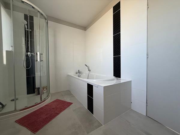 Maison rénovée de 95 m2 avec jardin de 362 m² Proche commerces