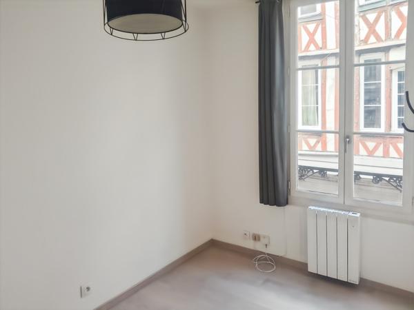 Appartement 2 pièces + bureau – Secteur Gros-Horloge