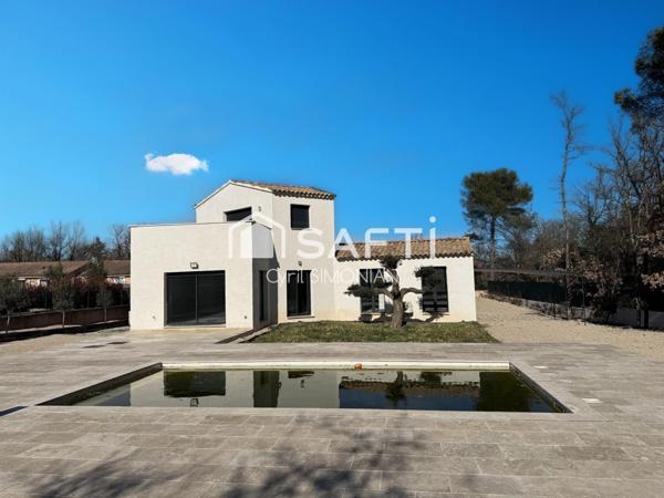 Villa T4 récente avec piscine au calme absolue.