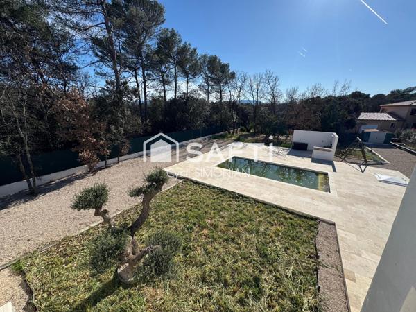 Villa T4 récente avec piscine au calme absolue.