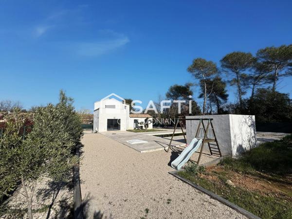 Villa T4 récente avec piscine au calme absolue.