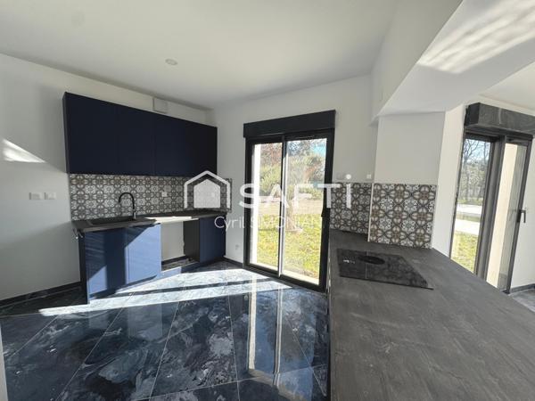 Villa T4 récente avec piscine au calme absolue.