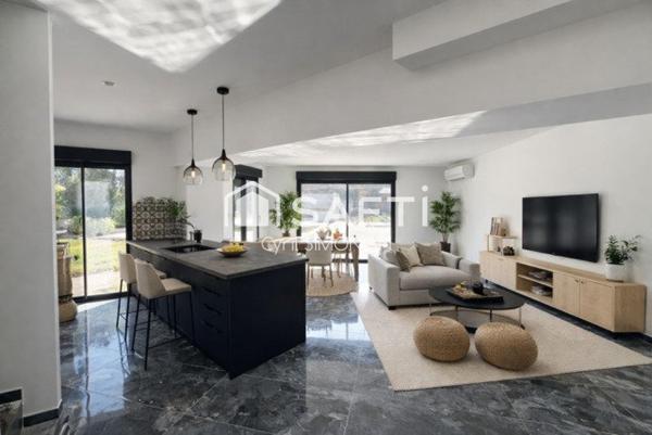 Villa T4 récente avec piscine au calme absolue.