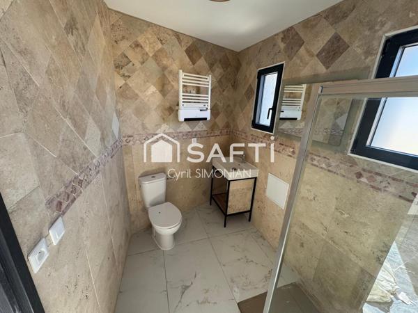 Villa T4 récente avec piscine au calme absolue.