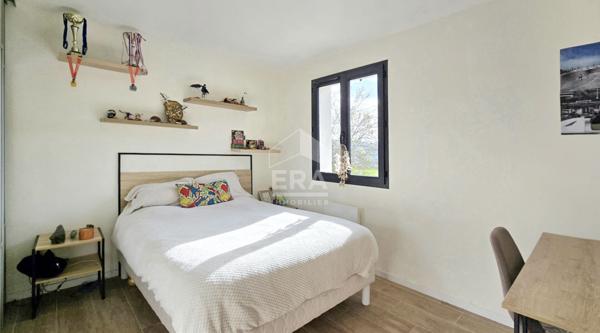 Maison récente avec piscine à vendre , hyper-centre de Mallemort