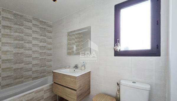 Maison récente avec piscine à vendre , hyper-centre de Mallemort