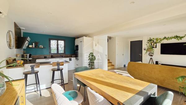 Maison récente avec piscine à vendre , hyper-centre de Mallemort