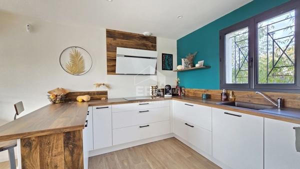 Maison récente avec piscine à vendre , hyper-centre de Mallemort