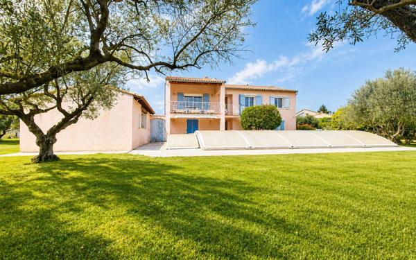 Maison à vendre    5 pièces •  Aramon