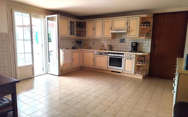 Maison à vendre    5 pièces •  Aramon