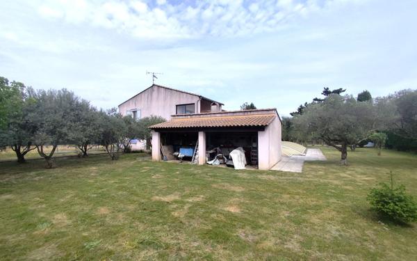 Maison à vendre    5 pièces •  Aramon