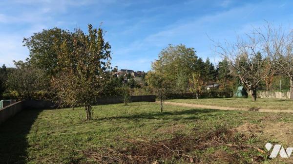 EN EXCLUSIVITE A POUZAUGES, MAISON SPACIEUSE (4 CHAMBRES) SUR SOUS-SOL COMPLET.