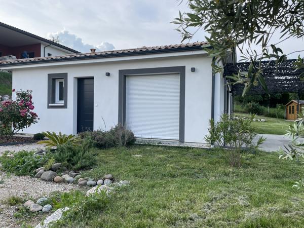 Cox (31480) Location Maison de plain-pied meublée, de 95m2, T4, jardin.