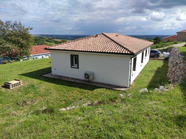 Cox (31480) Location Maison de plain-pied meublée, de 95m2, T4, jardin.