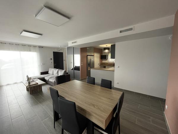 Cox (31480) Location Maison de plain-pied meublée, de 95m2, T4, jardin.