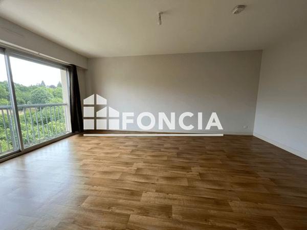 Location Studio 39.34 m² - 67 RUE SAINTE CATHERINE Laval 53000