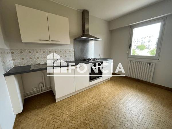 Location Studio 39.34 m² - 67 RUE SAINTE CATHERINE Laval 53000