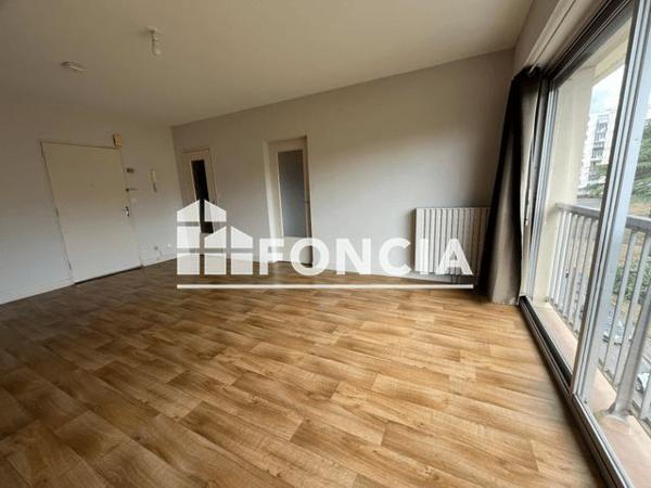 Location Studio 39.34 m² - 67 RUE SAINTE CATHERINE Laval 53000