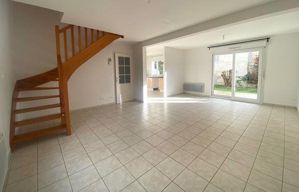 Maison Orléans 3 chambres garage jardin . Quartier Murlins