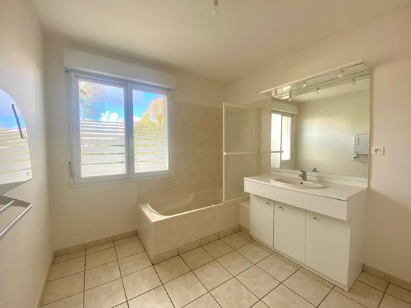 Maison Orléans 3 chambres garage jardin . Quartier Murlins