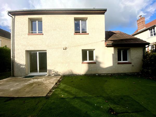 Maison Orléans 3 chambres garage jardin . Quartier Murlins