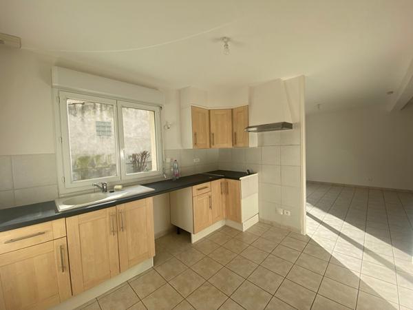 Maison Orléans 3 chambres garage jardin . Quartier Murlins