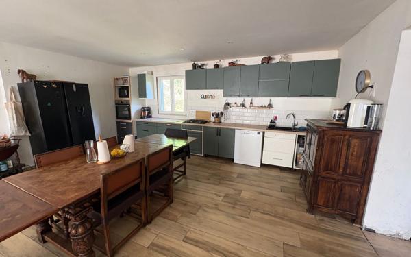 Maison à vendre    5 pièces •  Bendejun
