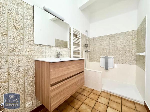 Appartement à louer 3 pièces 56.2m² Nîmes (30900)