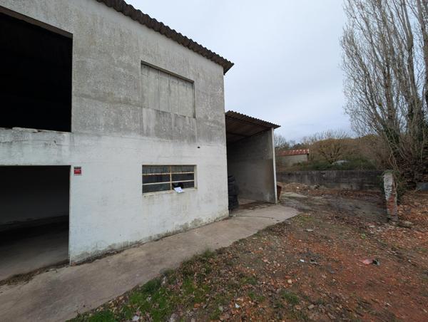 HANGAR / GARAGE  / LOCAL DE STOCKAGE / ENTREPOT