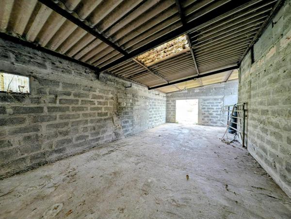 HANGAR / GARAGE  / LOCAL DE STOCKAGE / ENTREPOT