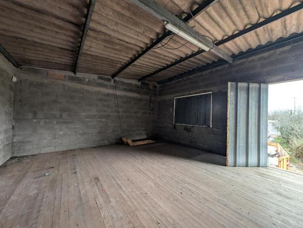 HANGAR / GARAGE  / LOCAL DE STOCKAGE / ENTREPOT