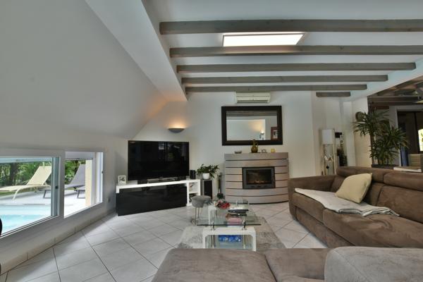 JURANÇON : Maison d’Architecte - 145 m2 - Piscine de 12 m - Environnement verdoyant