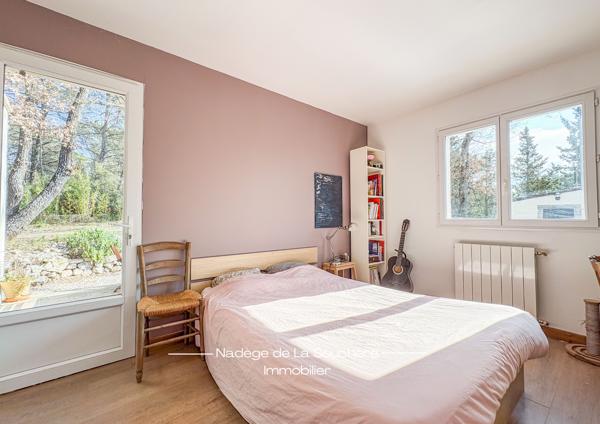 Fuveau, villa 136 m² au cœur de la forêt avec piscine et dépendance.